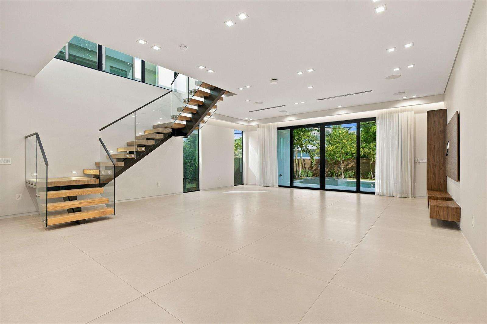 Stanahans Sub 3 115 D 2 50 42 at 1015 3, Fort Lauderdale, FL 33301 - For Sale photo 3