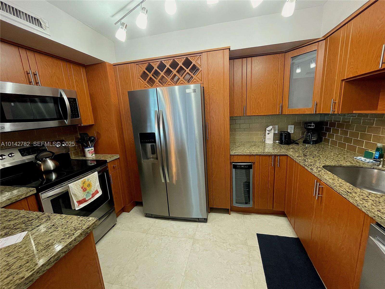 Alexander Towers at 3505 Ocean Dr, Hollywood, FL 33019 - For Rent photo 2