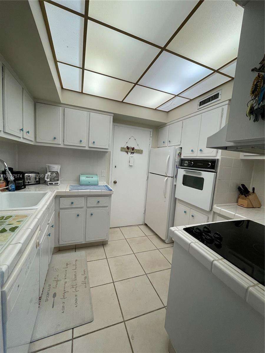 Alexander Towers at 3505 Ocean Dr, Hollywood, FL 33019 - For Rent photo 2