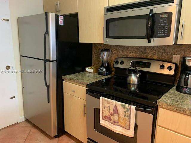 Decoplage at 100 Lincoln Rd, Miami Beach, FL 33139 - For Rent photo 6