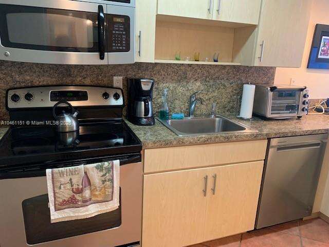 Decoplage at 100 Lincoln Rd, Miami Beach, FL 33139 - For Rent photo 7