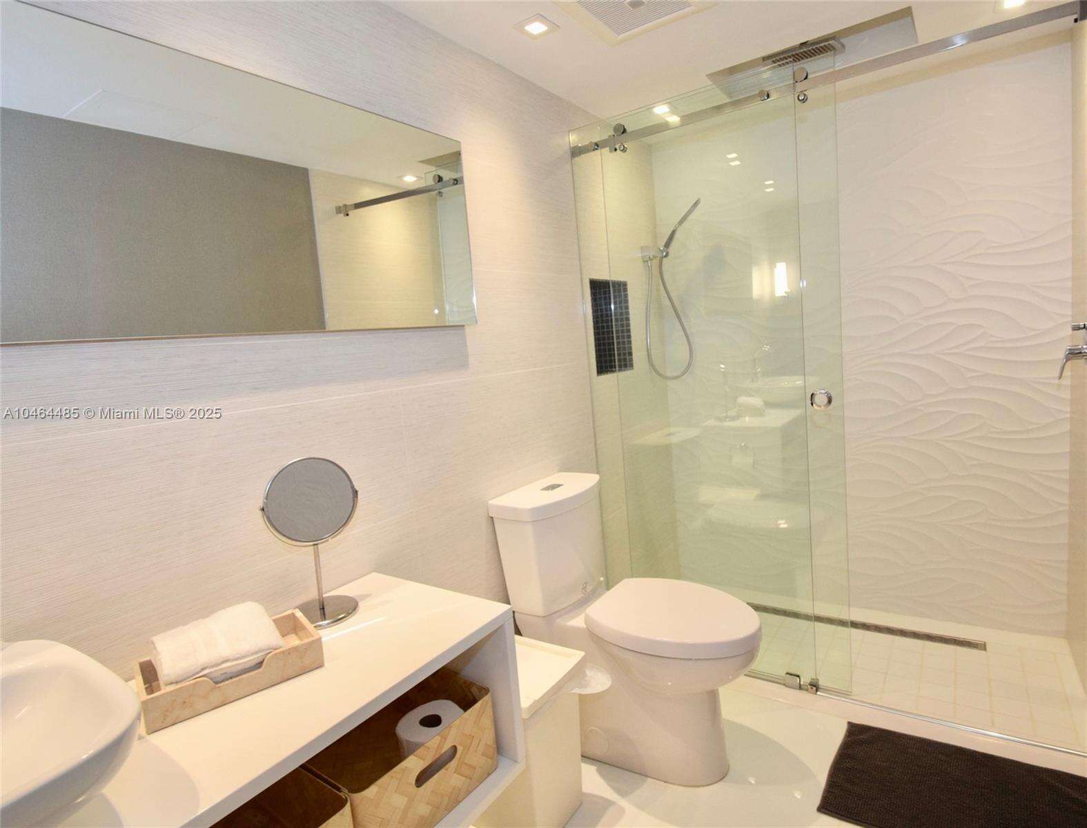 Roney Palace at 2301 Collins Ave, Miami Beach, FL 33139 - For Rent photo 16