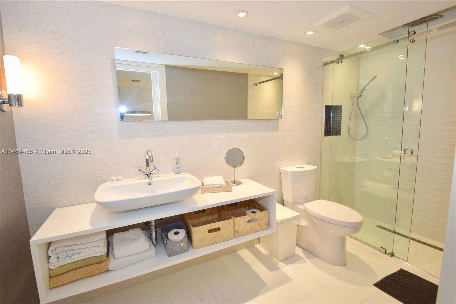 Roney Palace at 2301 Collins Ave, Miami Beach, FL 33139 - For Rent photo 3