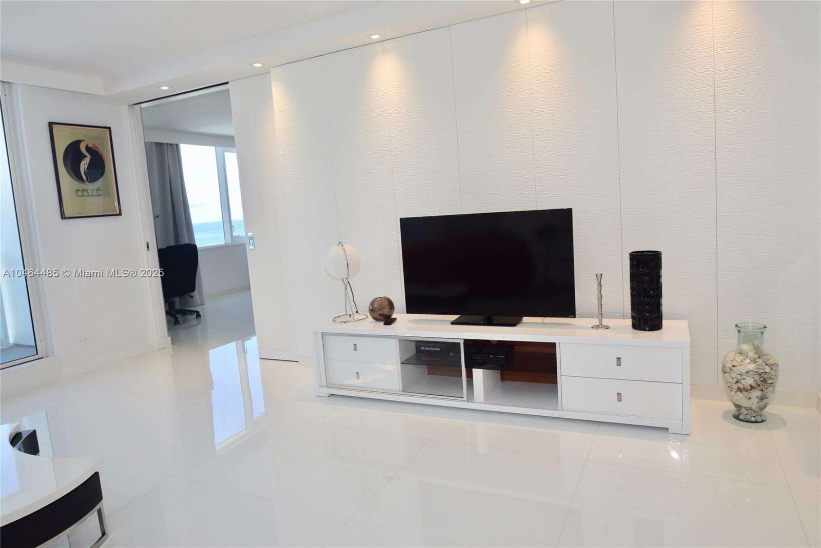 Roney Palace at 2301 Collins Ave, Miami Beach, FL 33139 - For Rent photo 8