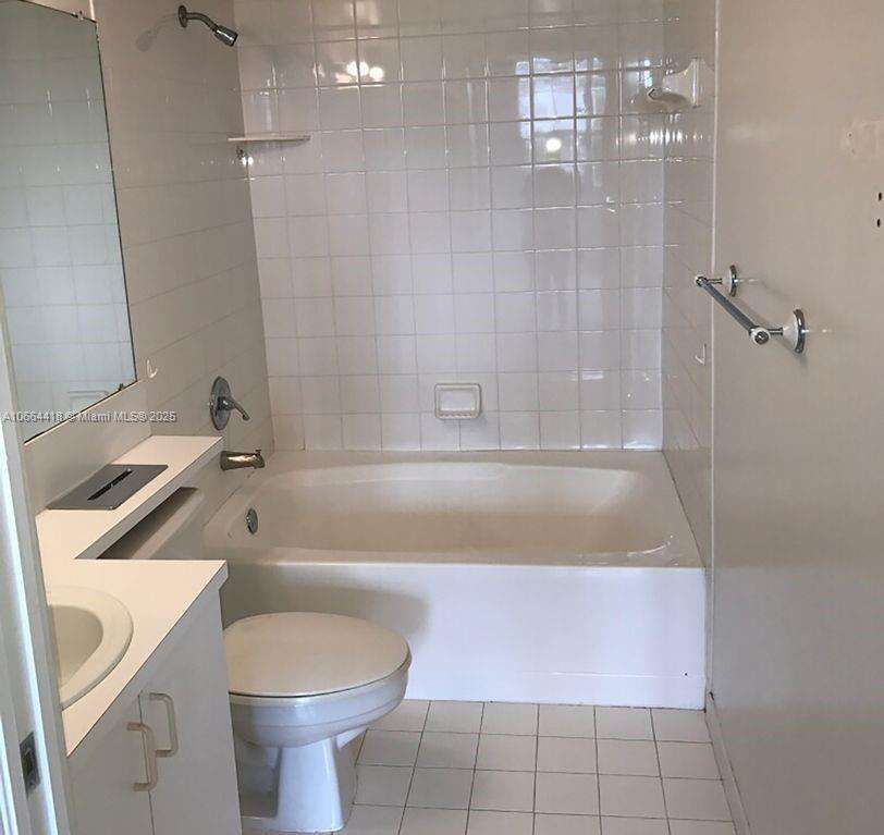 The Yacht Club At Aventura at 19701 Country Club Dr, Aventura, FL 33180 - For Rent photo 18