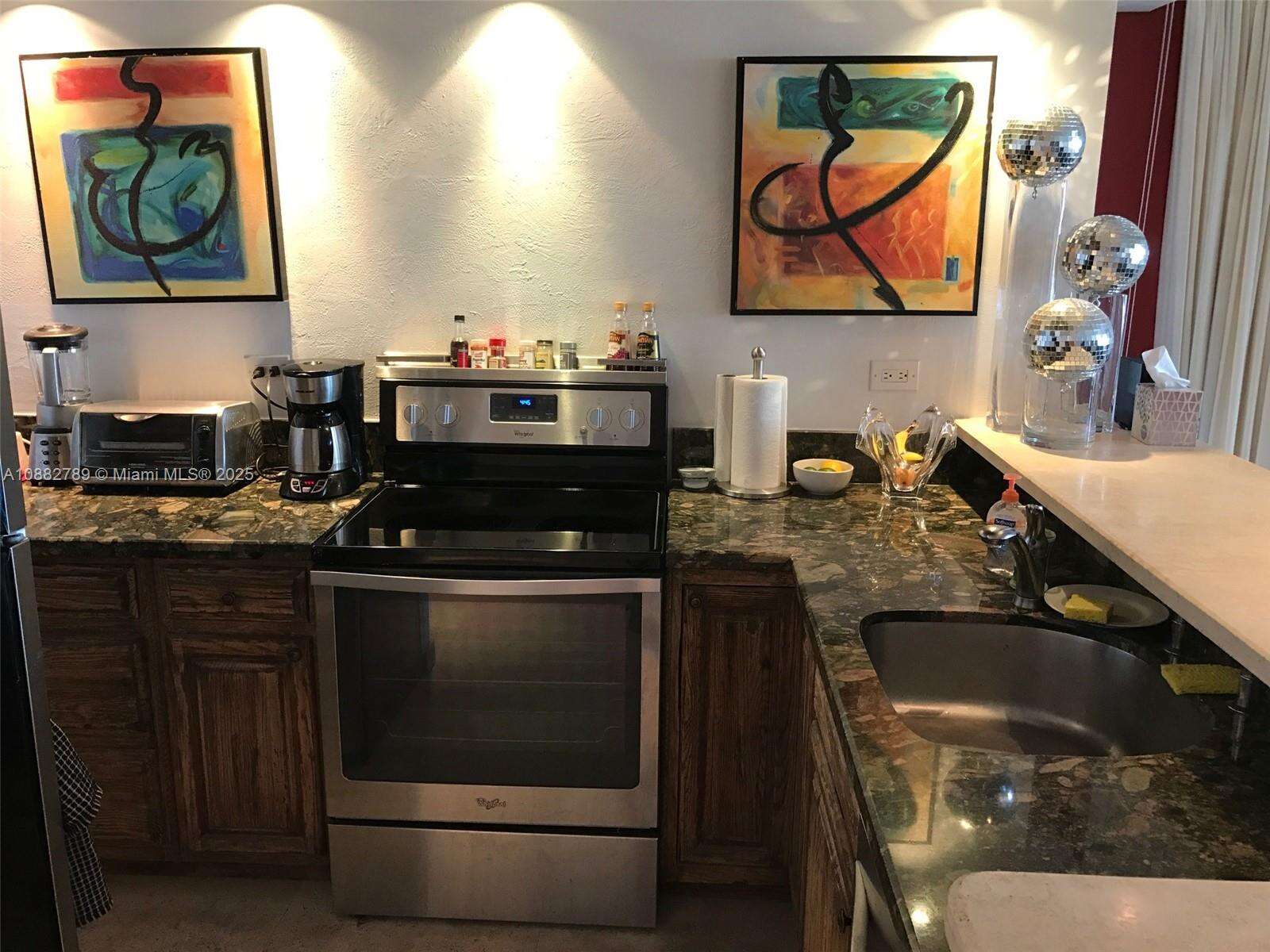 Decoplage at 100 Lincoln Rd, Miami Beach, FL 33139 - For Rent photo 22