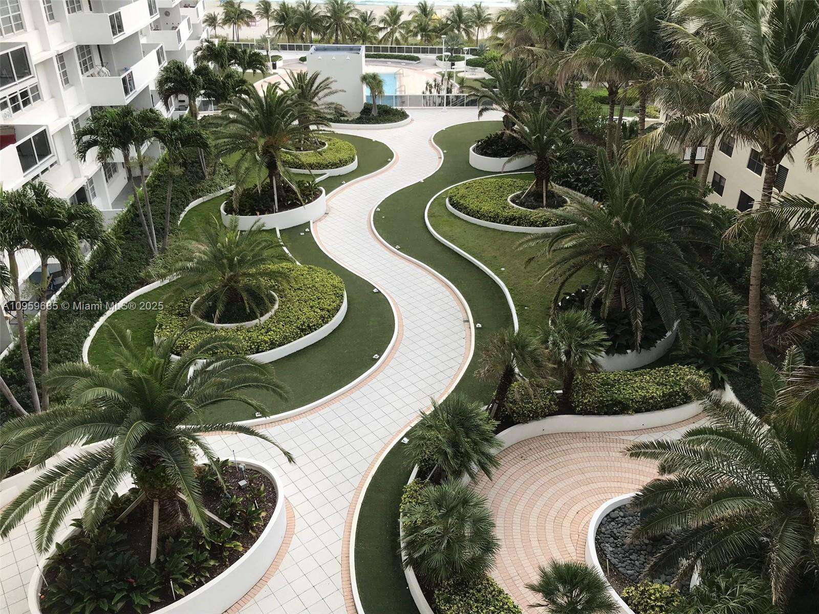Decoplage at 100 Lincoln Rd, Miami Beach, FL 33139 - For Rent photo 2