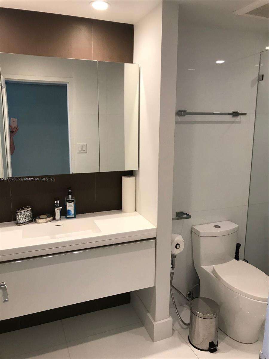 Decoplage at 100 Lincoln Rd, Miami Beach, FL 33139 - For Rent photo 14