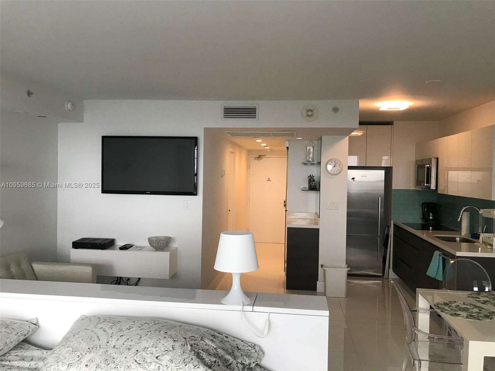 Decoplage at 100 Lincoln Rd, Miami Beach, FL 33139 - For Rent photo 7
