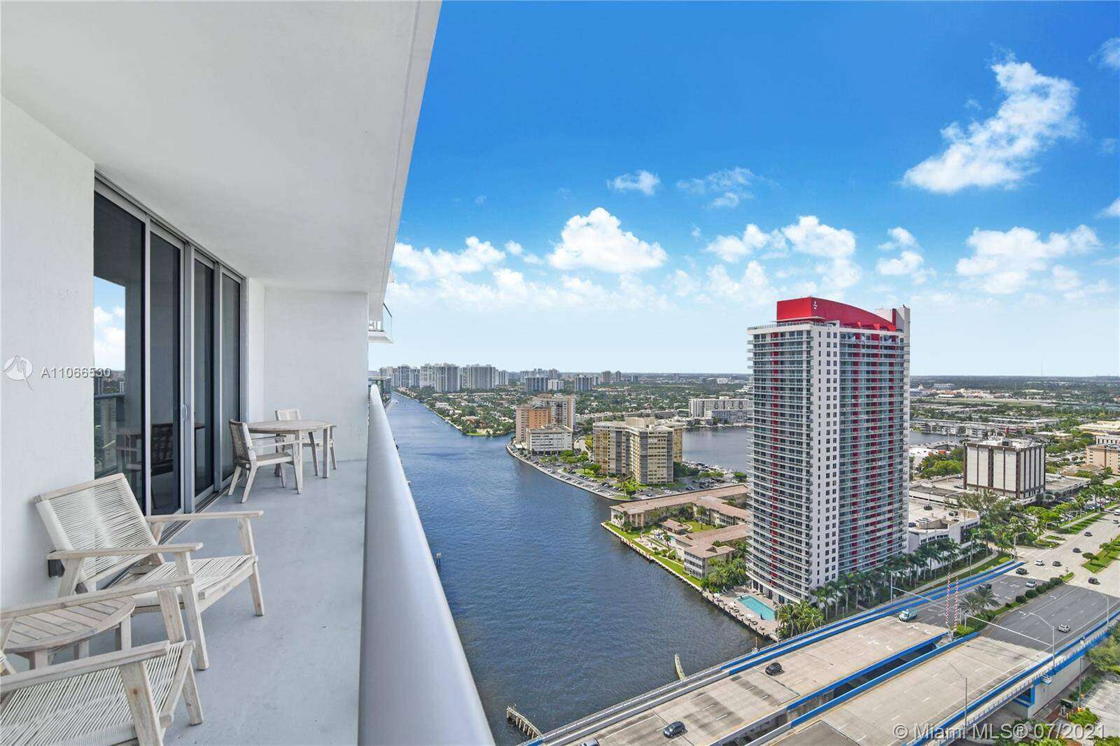 Hyde Beach House at 4010 Ocean Dr, Hollywood, FL 33019 - For Rent photo 2