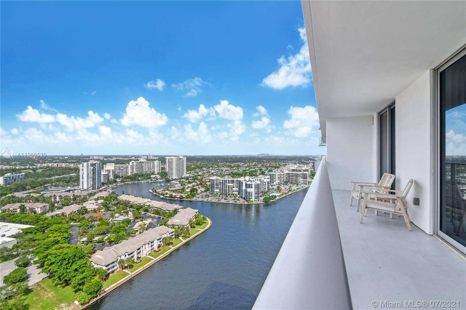 Hyde Beach House at 4010 Ocean Dr, Hollywood, FL 33019 - For Rent photo 14