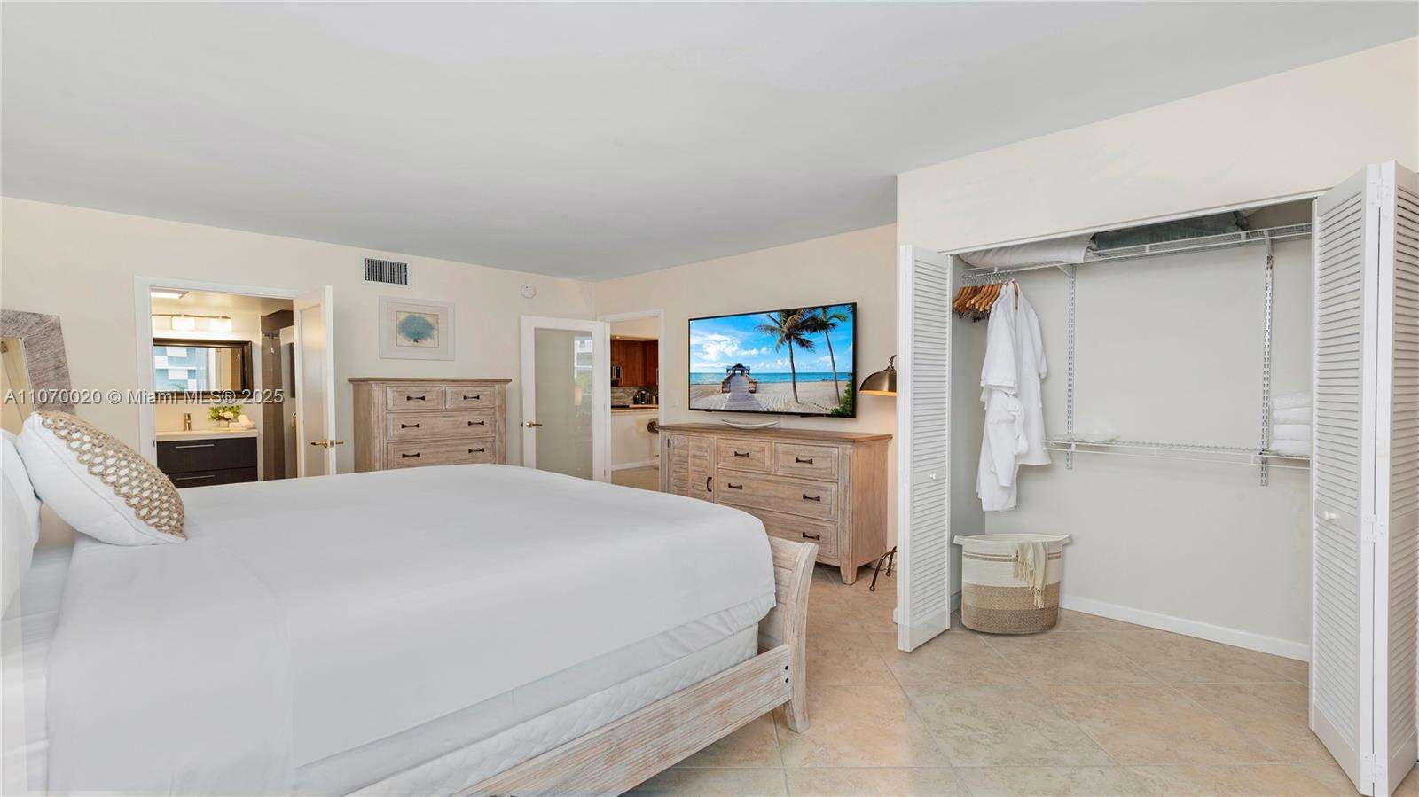 Roney Palace at 2301 Collins Ave, Miami Beach, FL 33139 - For Rent photo 15