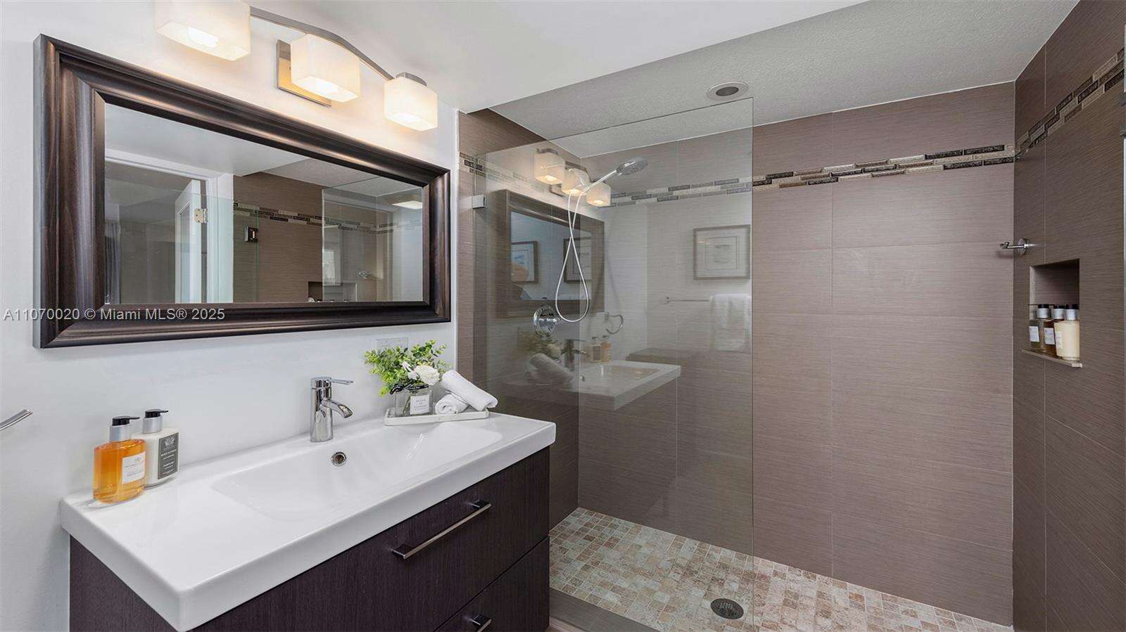 Roney Palace at 2301 Collins Ave, Miami Beach, FL 33139 - For Rent photo 17