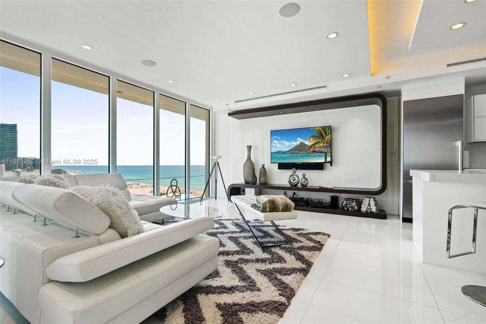 Decoplage at 100 Lincoln Rd, Miami Beach, FL 33139 - For Rent photo 1