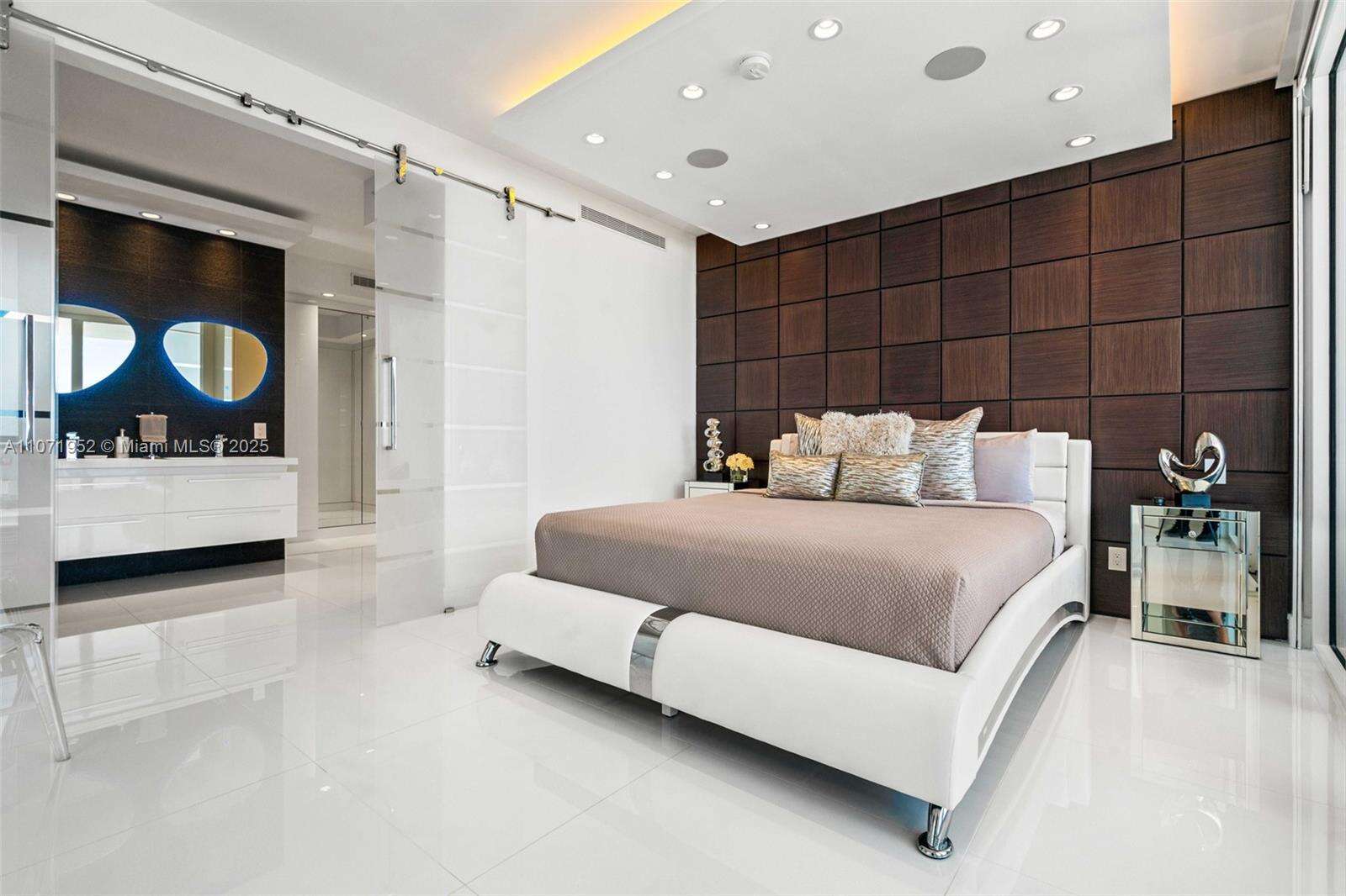 Decoplage at 100 Lincoln Rd, Miami Beach, FL 33139 - For Rent photo 15