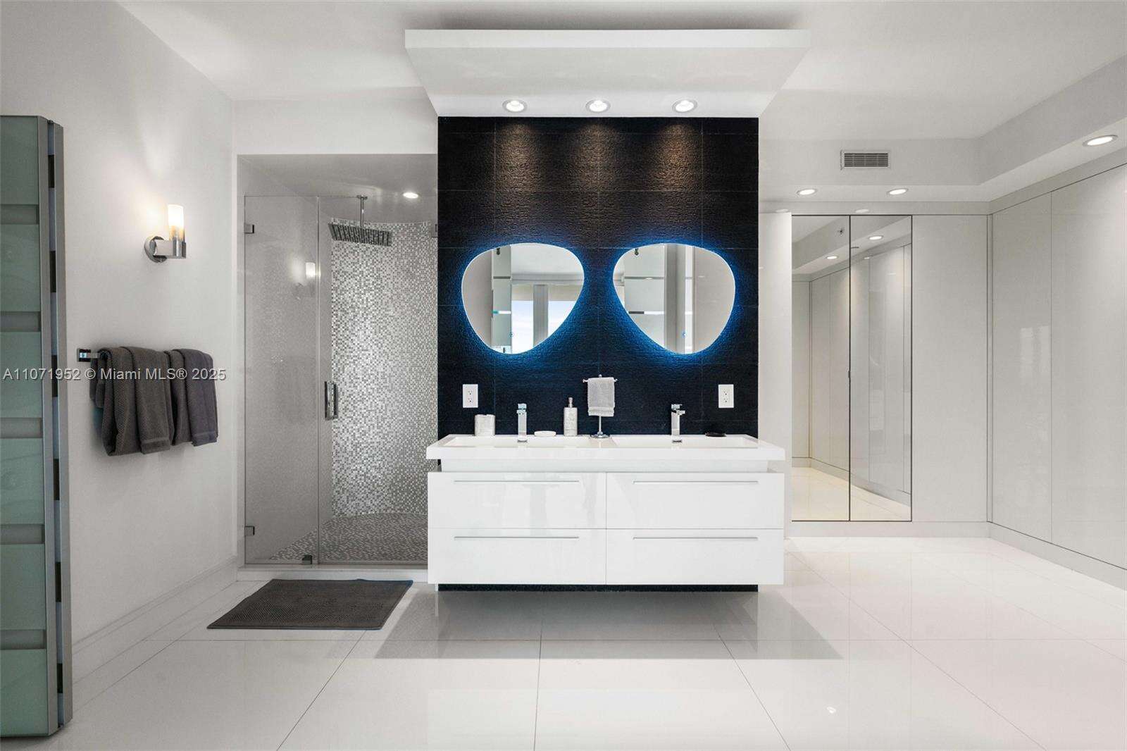 Decoplage at 100 Lincoln Rd, Miami Beach, FL 33139 - For Rent photo 16