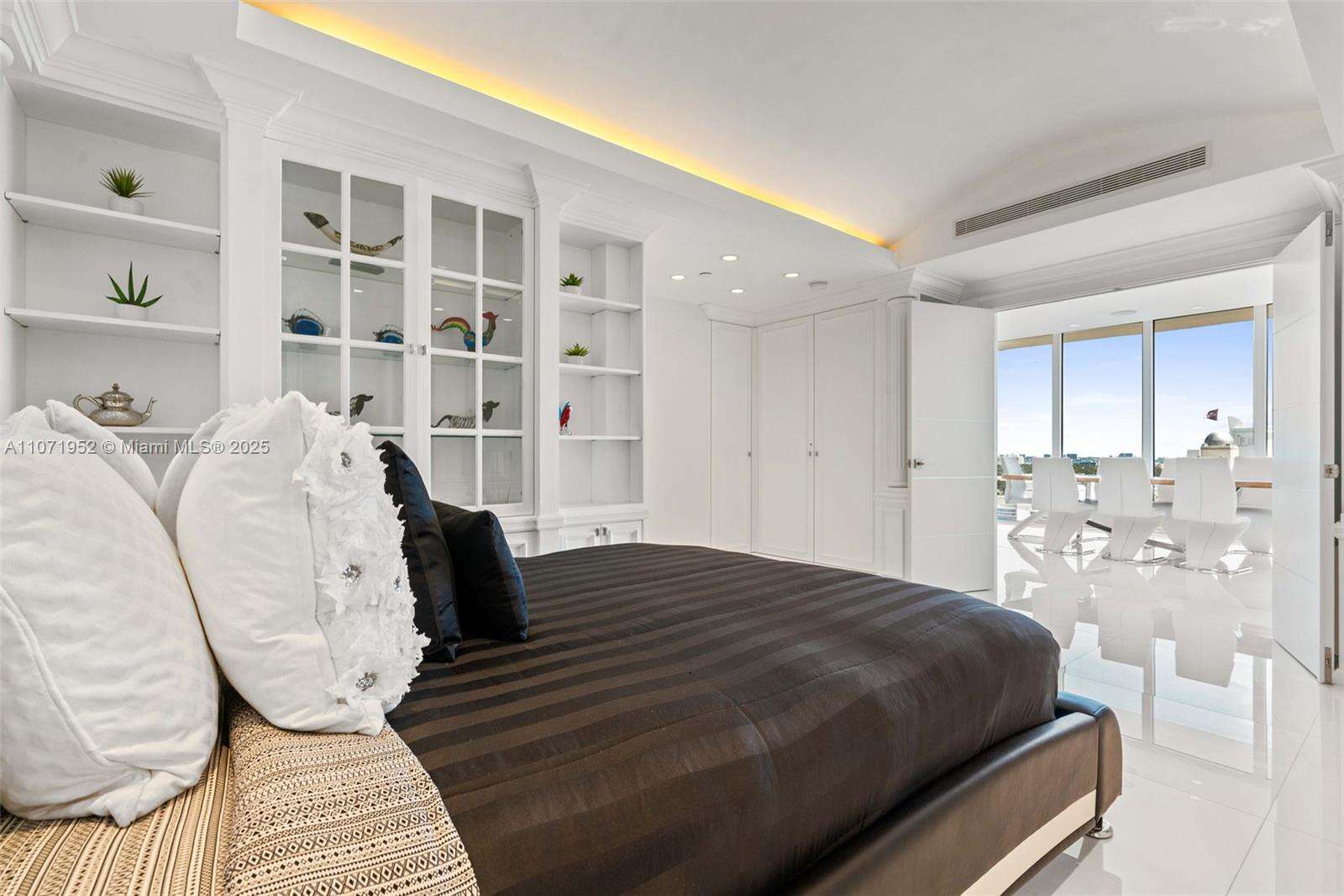 Decoplage at 100 Lincoln Rd, Miami Beach, FL 33139 - For Rent photo 22