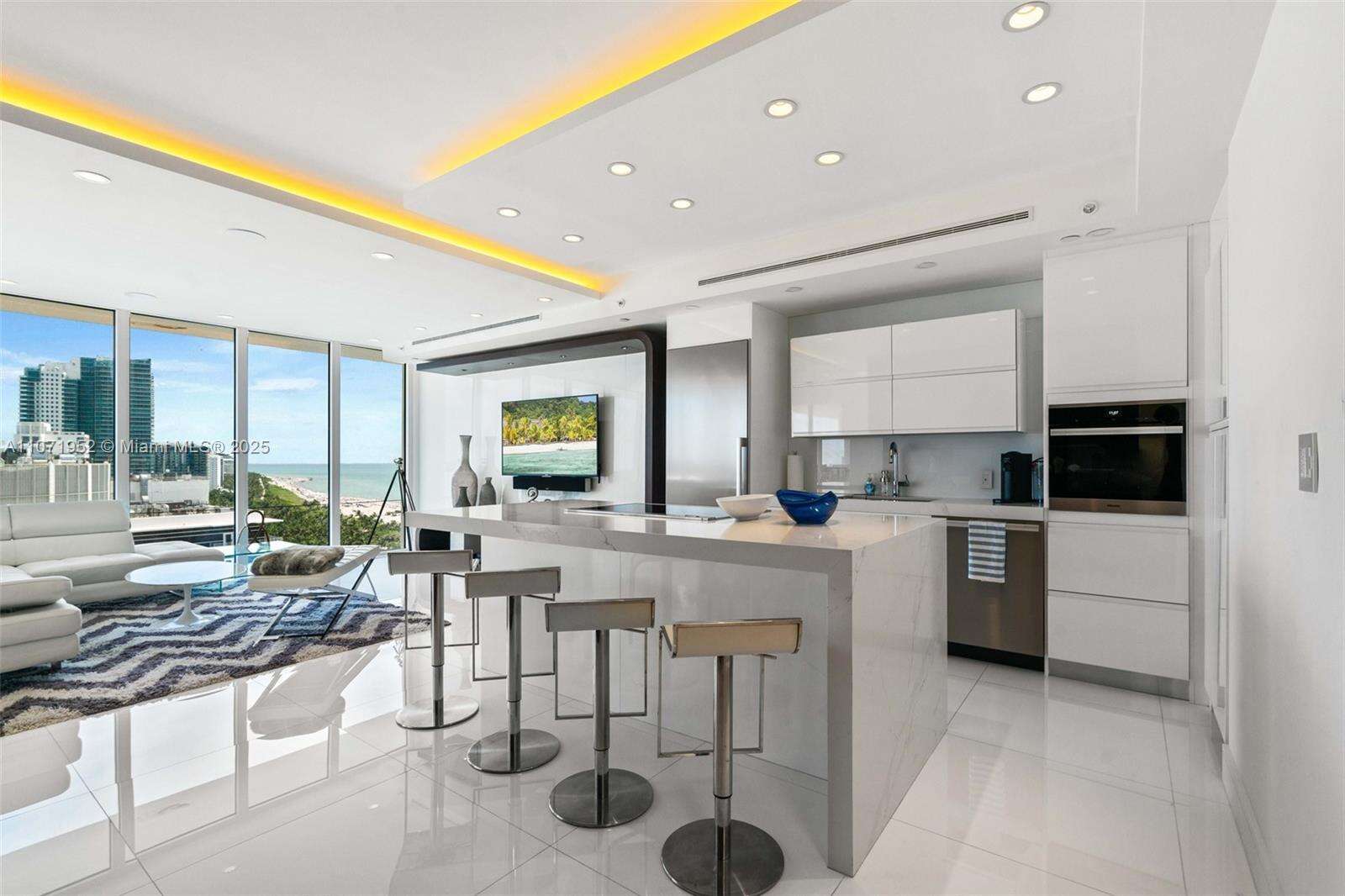 Decoplage at 100 Lincoln Rd, Miami Beach, FL 33139 - For Rent photo 4