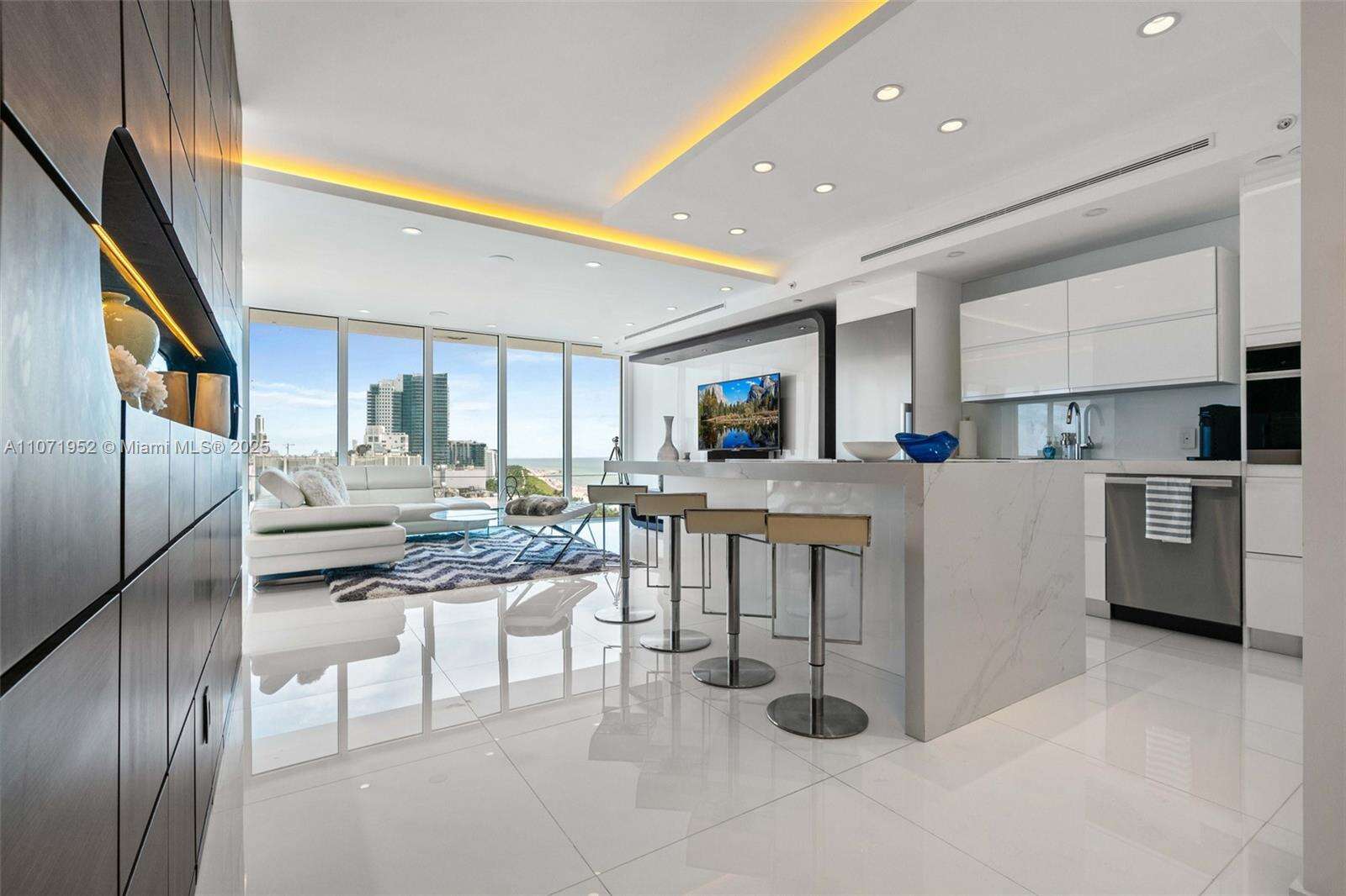 Decoplage at 100 Lincoln Rd, Miami Beach, FL 33139 - For Rent photo 7