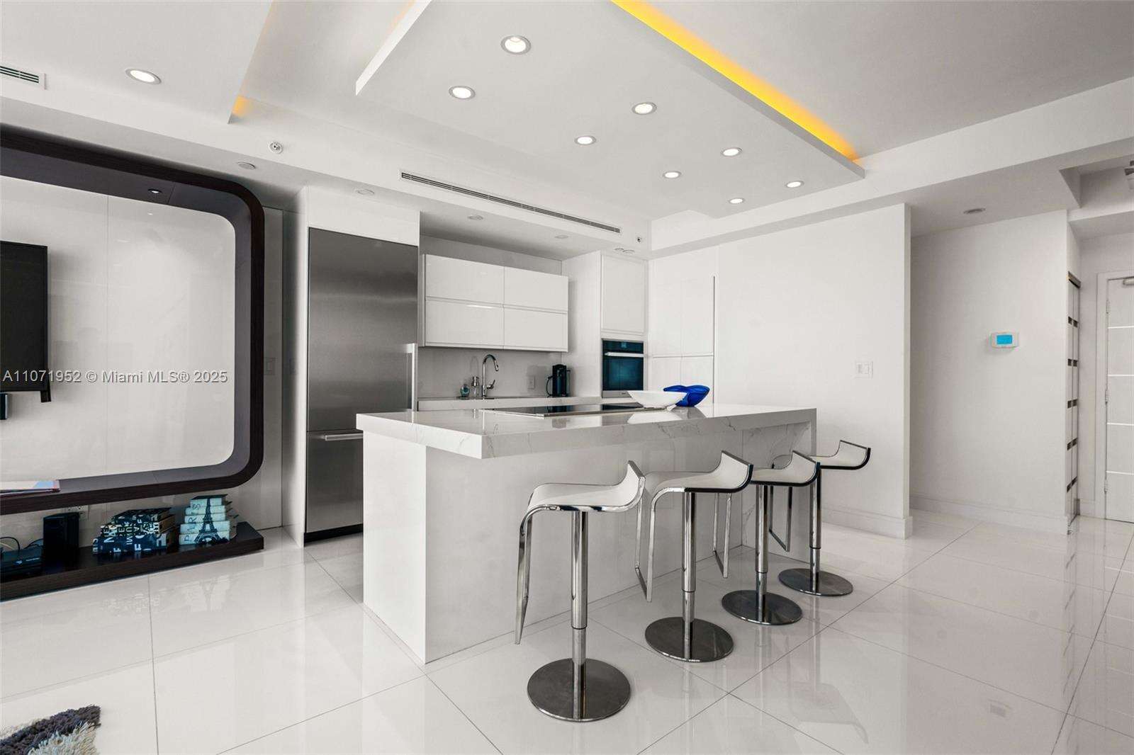 Decoplage at 100 Lincoln Rd, Miami Beach, FL 33139 - For Rent photo 10