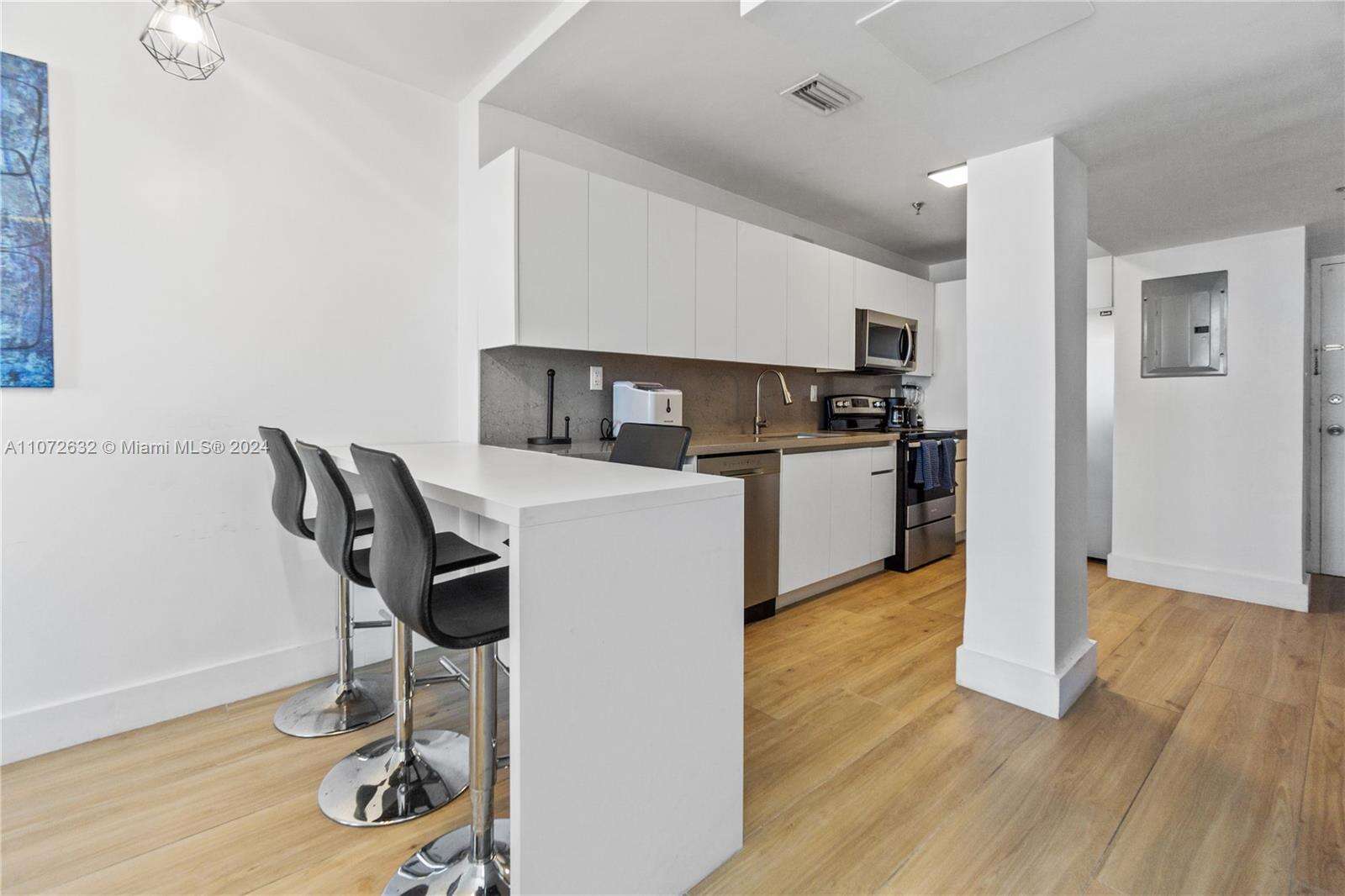 Decoplage at 100 Lincoln Rd, Miami Beach, FL 33139 - For Rent photo 5