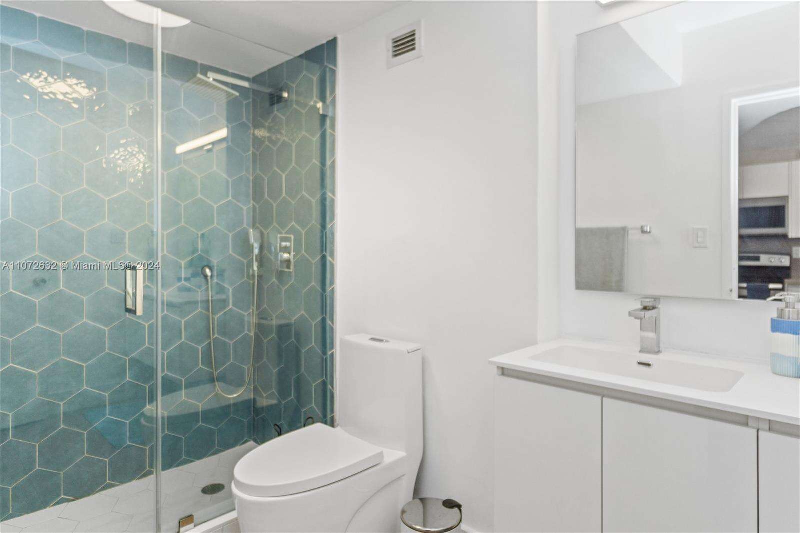 Decoplage at 100 Lincoln Rd, Miami Beach, FL 33139 - For Rent photo 10