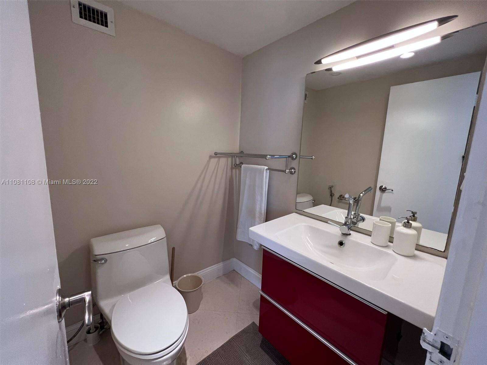 Decoplage at 100 Lincoln Rd, Miami Beach, FL 33139 - For Rent photo 11