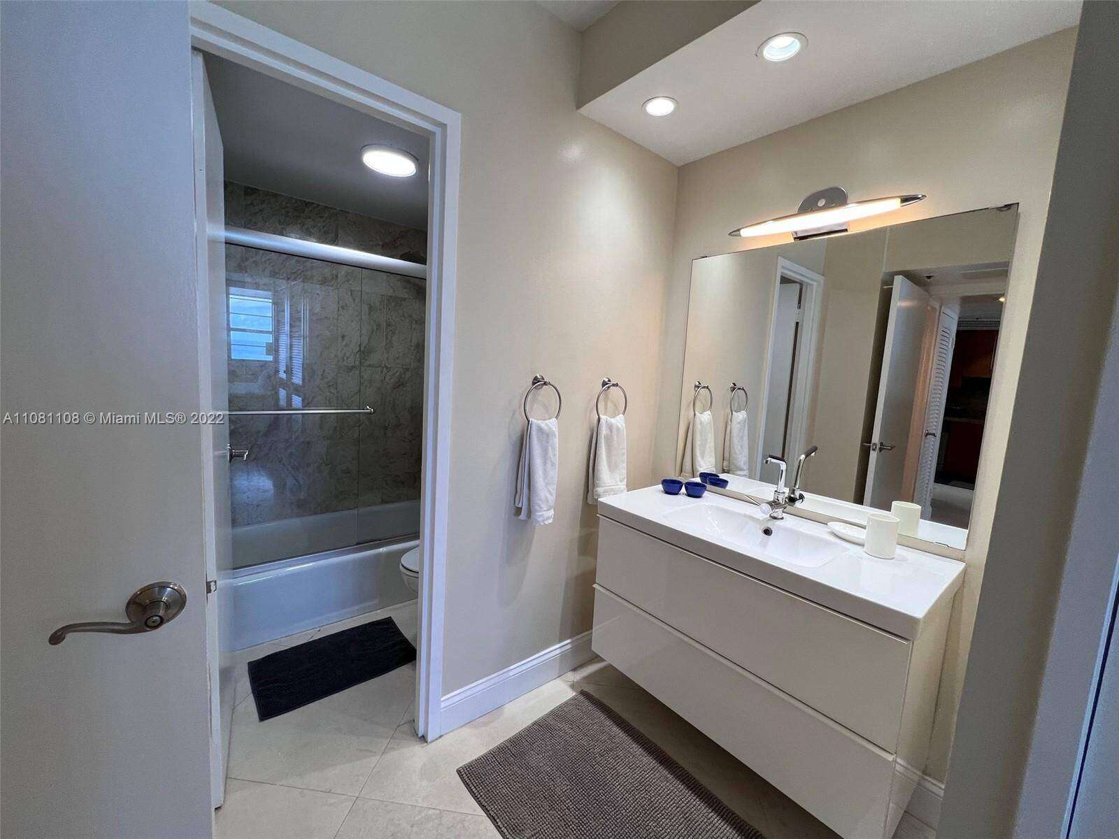 Decoplage at 100 Lincoln Rd, Miami Beach, FL 33139 - For Rent photo 12