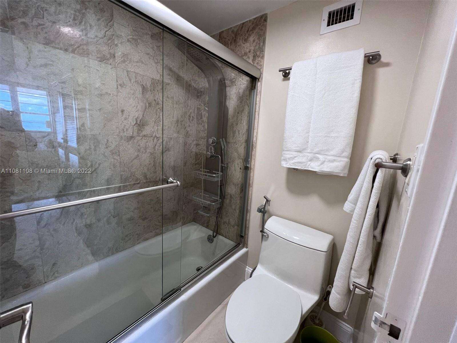 Decoplage at 100 Lincoln Rd, Miami Beach, FL 33139 - For Rent photo 13