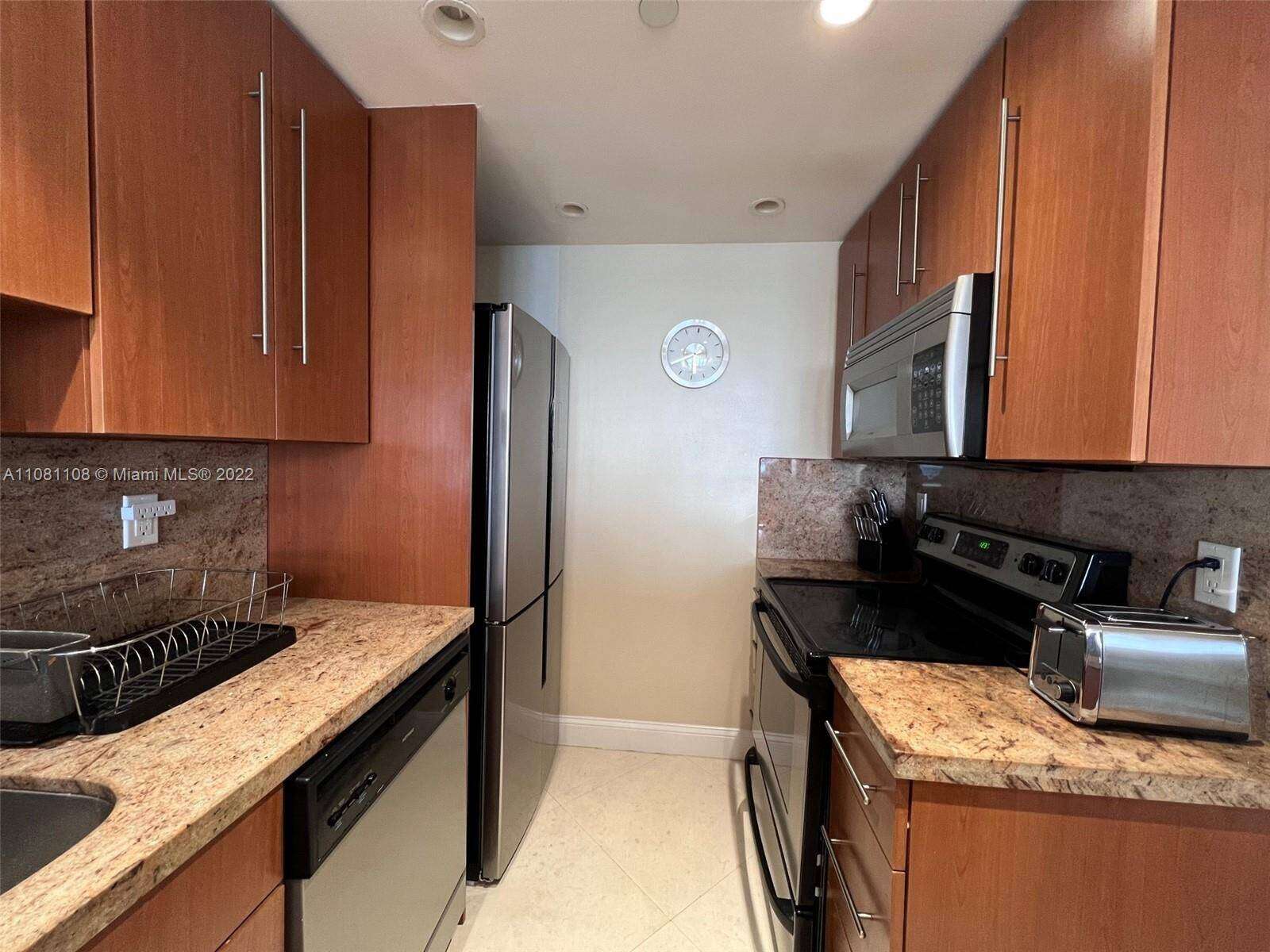 Decoplage at 100 Lincoln Rd, Miami Beach, FL 33139 - For Rent photo 8