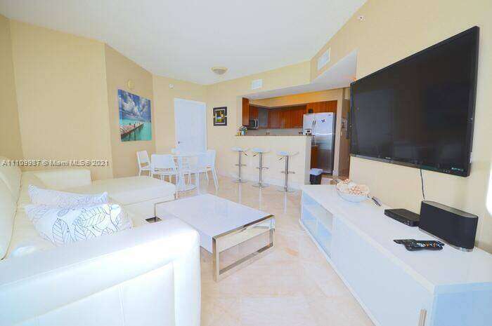 La Perla at 16699 Collins Ave, Sunny Isles Beach, FL 33160 - For Rent photo 11