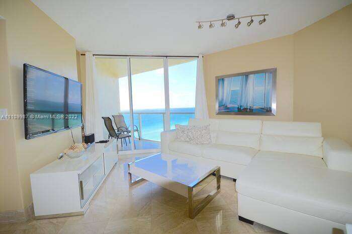 La Perla at 16699 Collins Ave, Sunny Isles Beach, FL 33160 - For Rent photo 12