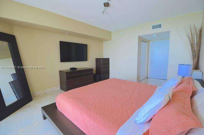 La Perla at 16699 Collins Ave, Sunny Isles Beach, FL 33160 - For Rent photo 14