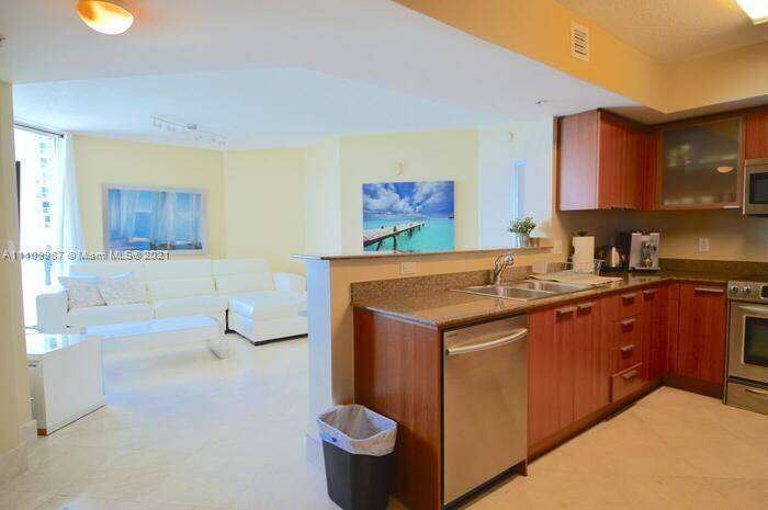La Perla at 16699 Collins Ave, Sunny Isles Beach, FL 33160 - For Rent photo 4