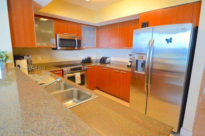 La Perla at 16699 Collins Ave, Sunny Isles Beach, FL 33160 - For Rent photo 6