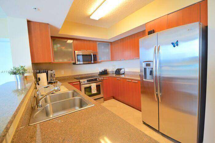 La Perla at 16699 Collins Ave, Sunny Isles Beach, FL 33160 - For Rent photo 7