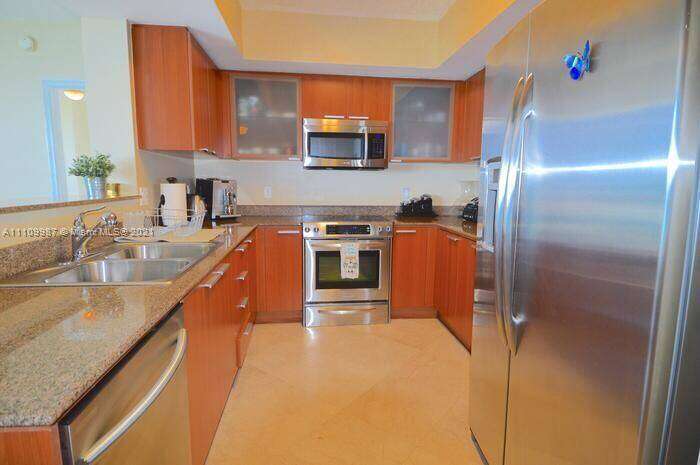 La Perla at 16699 Collins Ave, Sunny Isles Beach, FL 33160 - For Rent photo 8