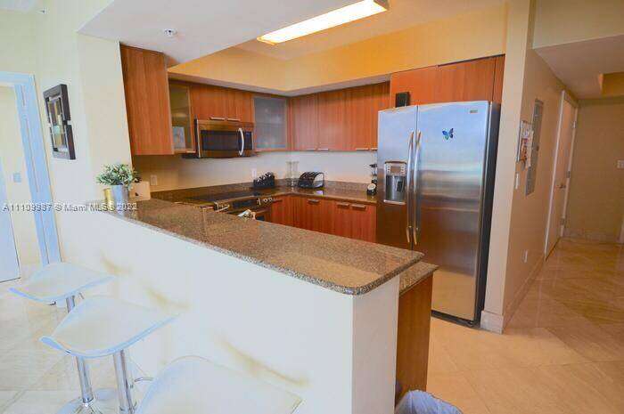 La Perla at 16699 Collins Ave, Sunny Isles Beach, FL 33160 - For Rent photo 9