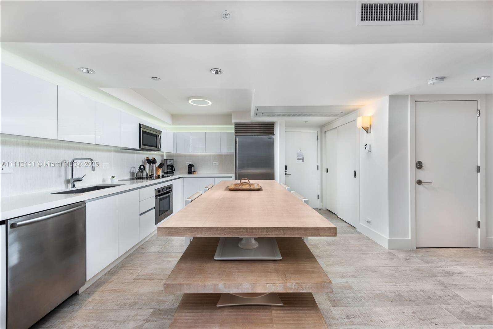 1 Hotel & Homes at 102 24 St, Miami Beach, FL 33139 - For Rent photo 12