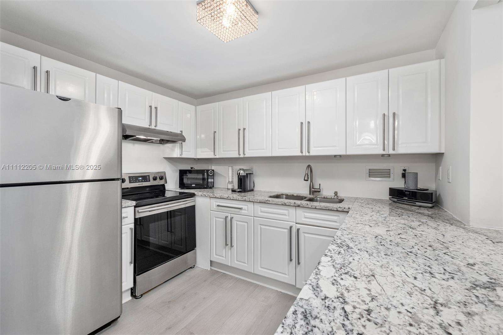 Roney Palace at 2301 Collins Ave, Miami Beach, FL 33139 - For Rent photo 3