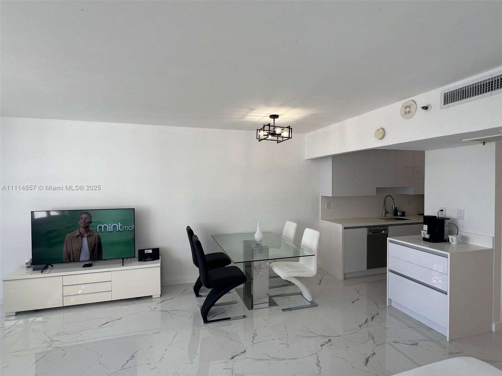 Decoplage at 100 Lincoln Rd, Miami Beach, FL 33139 - For Rent photo 5