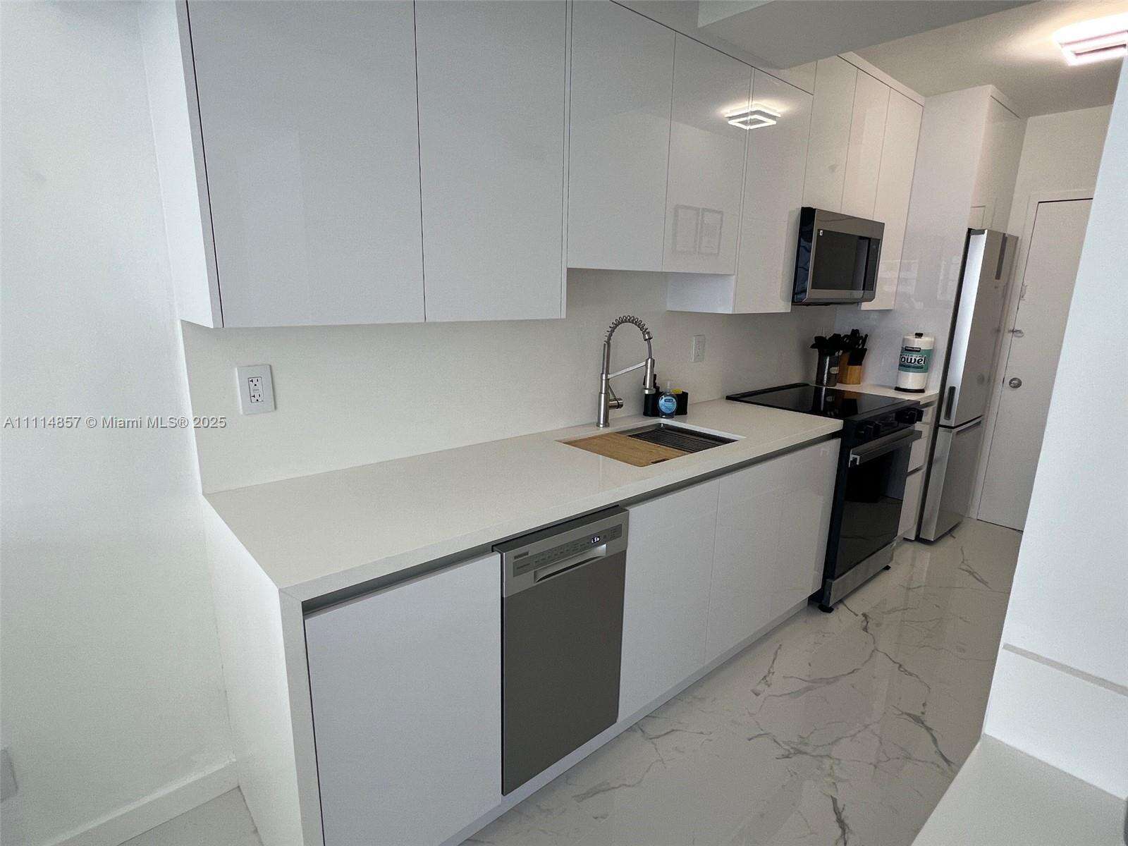 Decoplage at 100 Lincoln Rd, Miami Beach, FL 33139 - For Rent photo 7