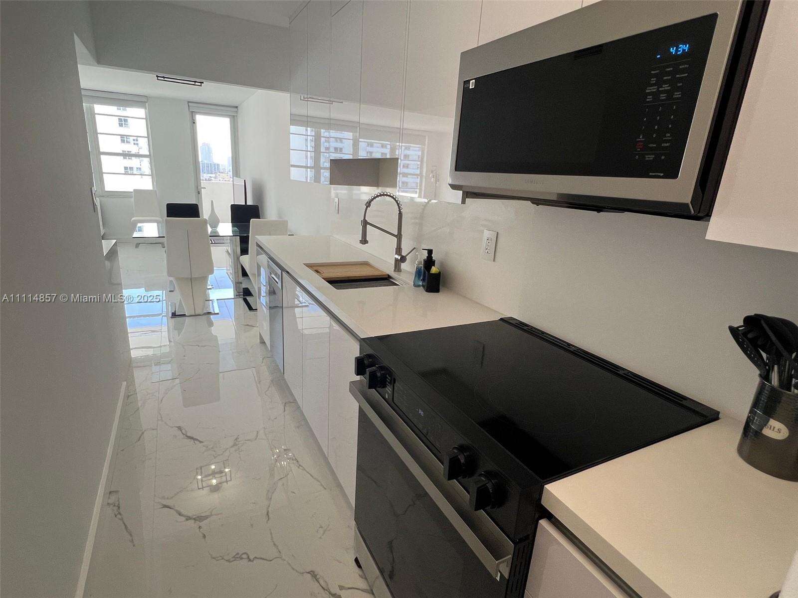 Decoplage at 100 Lincoln Rd, Miami Beach, FL 33139 - For Rent photo 8