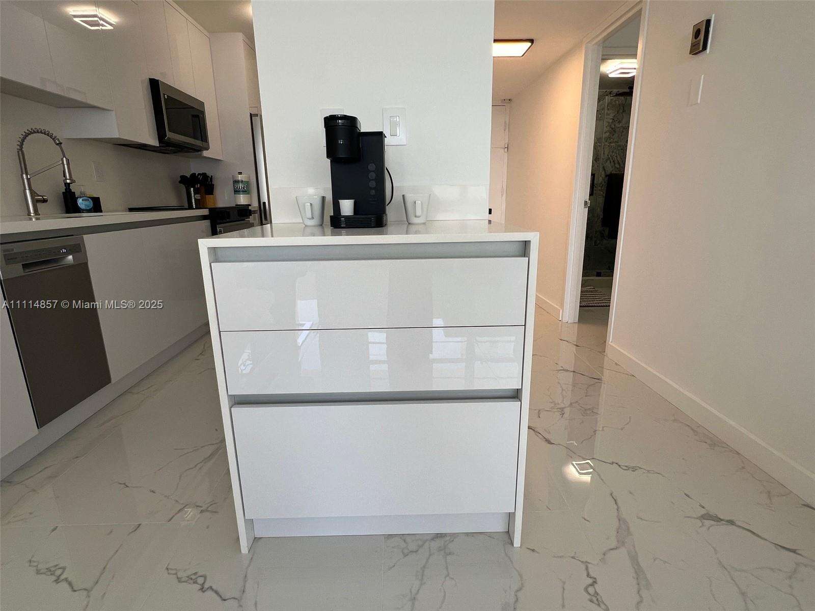Decoplage at 100 Lincoln Rd, Miami Beach, FL 33139 - For Rent photo 9