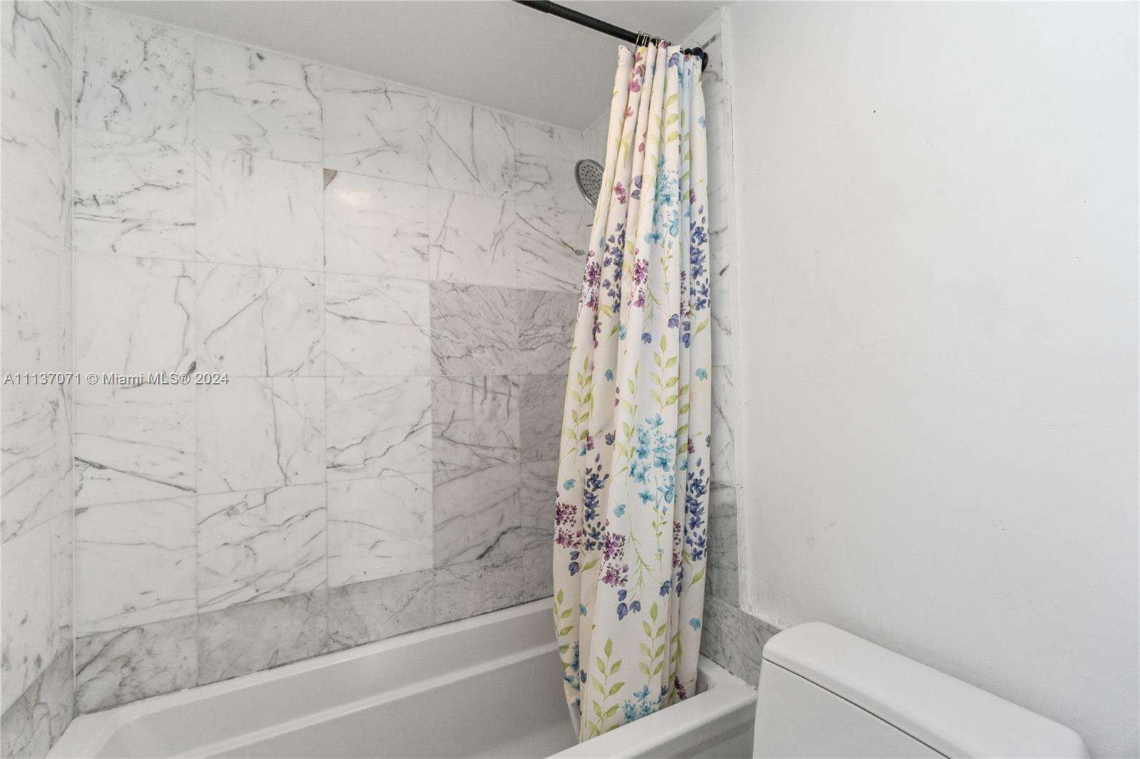 Decoplage at 100 Lincoln Rd, Miami Beach, FL 33139 - For Rent photo 9