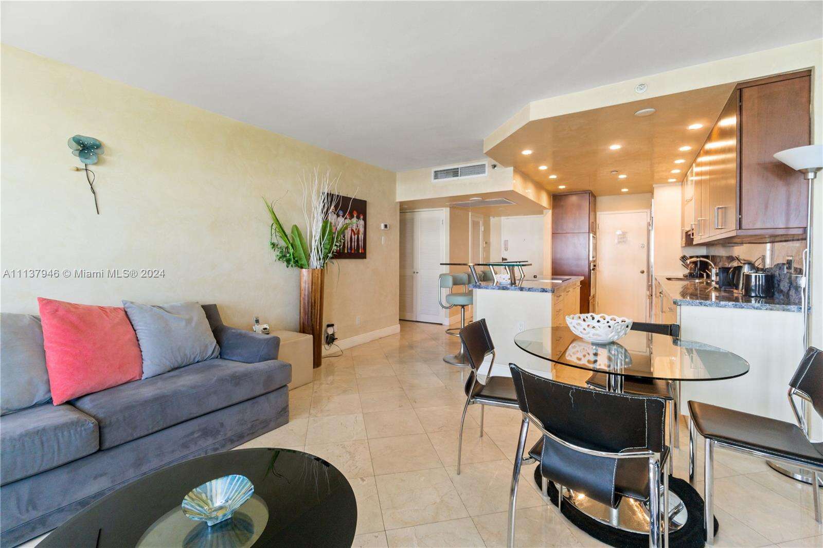 Decoplage at 100 Lincoln Rd, Miami Beach, FL 33139 - For Rent photo 2