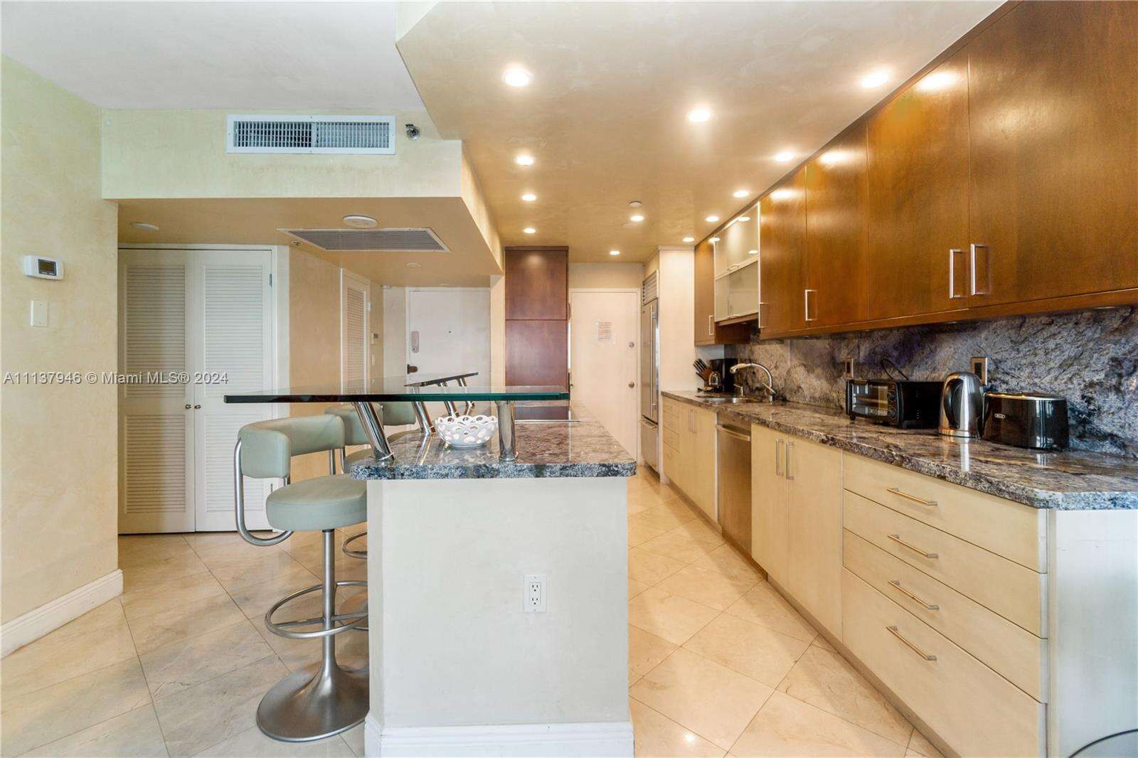 Decoplage at 100 Lincoln Rd, Miami Beach, FL 33139 - For Rent photo 7
