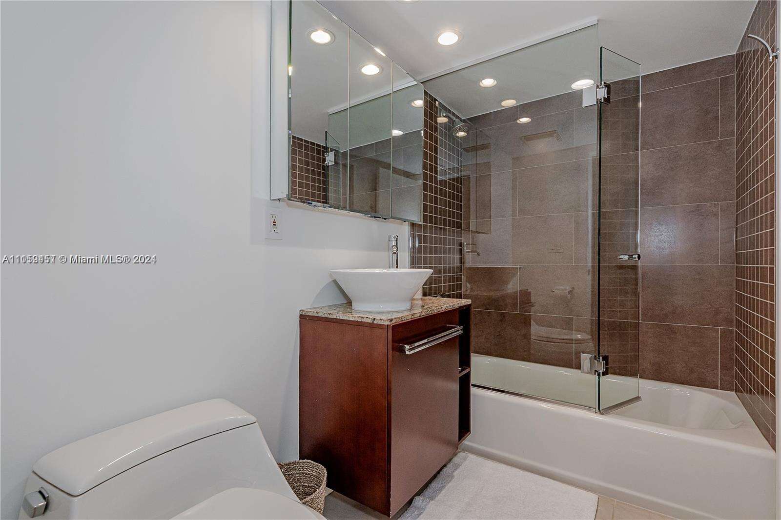 Roney Palace at 2301 Collins Ave, Miami Beach, FL 33139 - For Rent photo 13
