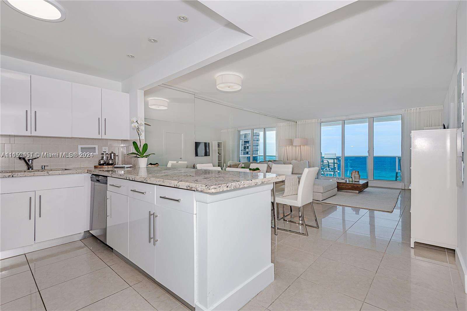 Roney Palace at 2301 Collins Ave, Miami Beach, FL 33139 - For Rent photo 16