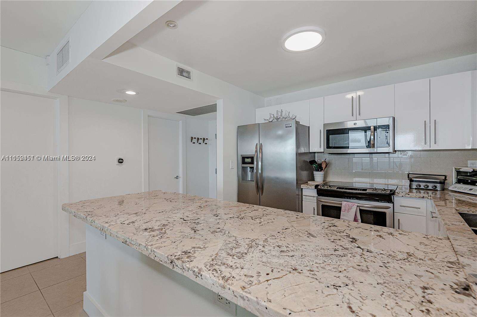 Roney Palace at 2301 Collins Ave, Miami Beach, FL 33139 - For Rent photo 17